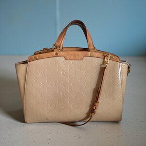 LOUIS VUITTON Beige Poudre Monogram Vernis Brea MM Bag